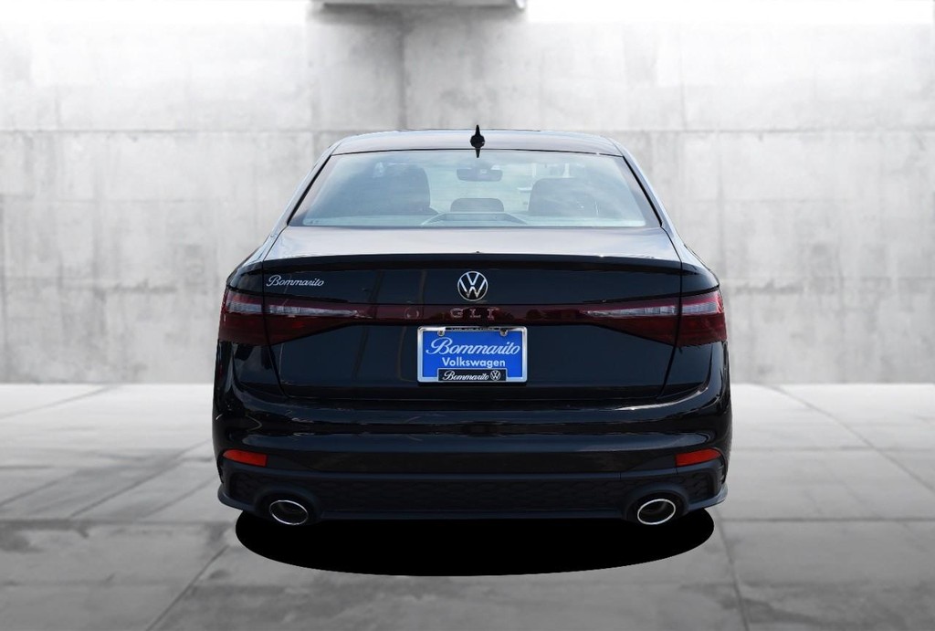 Volkswagen Jetta GLI Vehicle Full-screen Gallery Image 6
