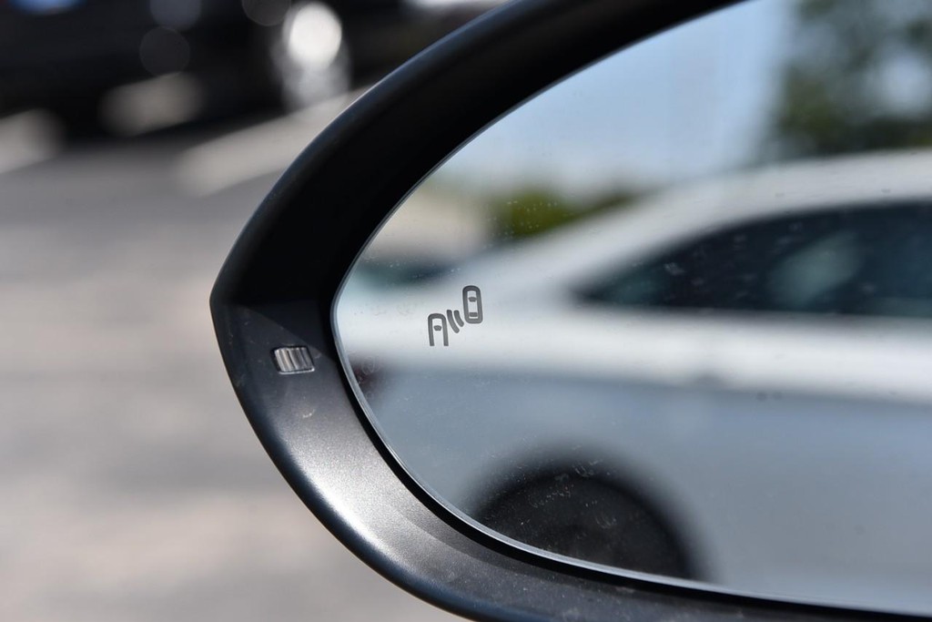 Volkswagen Jetta GLI Vehicle Full-screen Gallery Image 10