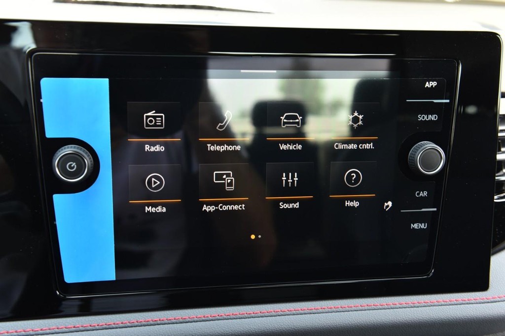 Volkswagen Jetta GLI Vehicle Full-screen Gallery Image 14