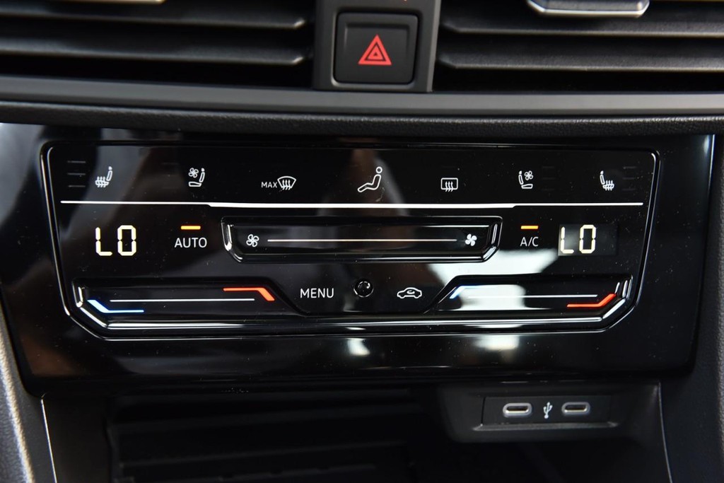 Volkswagen Jetta GLI Vehicle Full-screen Gallery Image 15