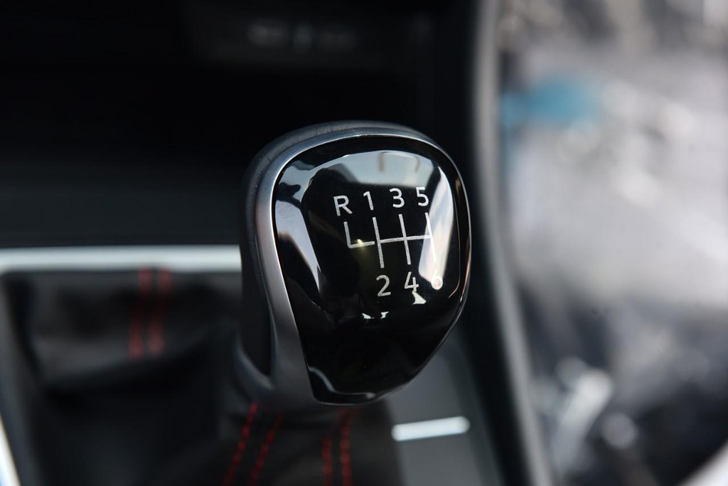 Volkswagen Jetta GLI Vehicle Full-screen Gallery Image 18