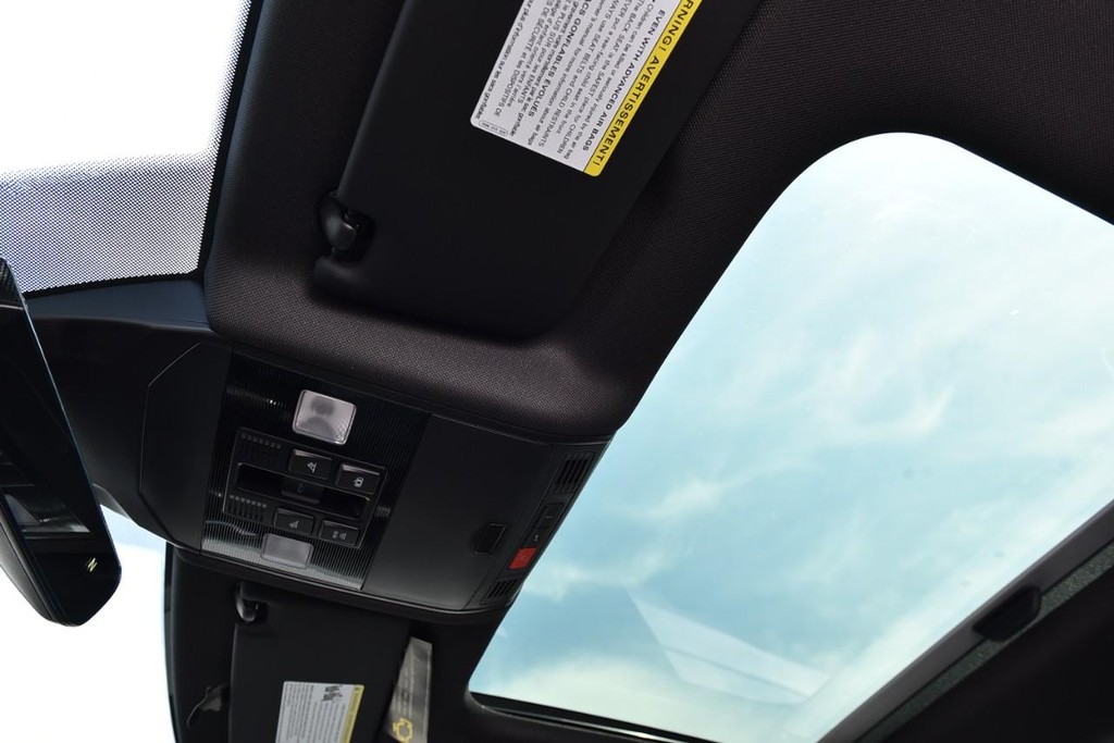 Volkswagen Jetta GLI Vehicle Full-screen Gallery Image 22