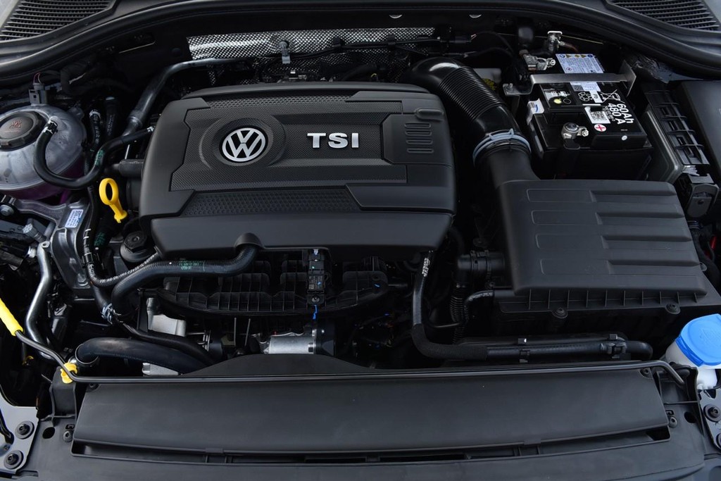 Volkswagen Jetta GLI Vehicle Full-screen Gallery Image 25
