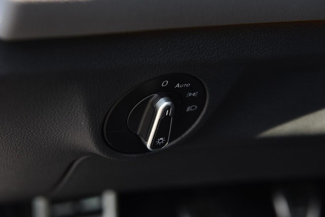 Volkswagen Jetta GLI Vehicle Image 11
