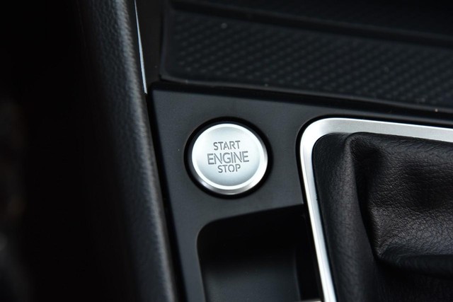 Volkswagen Jetta GLI Vehicle Image 17