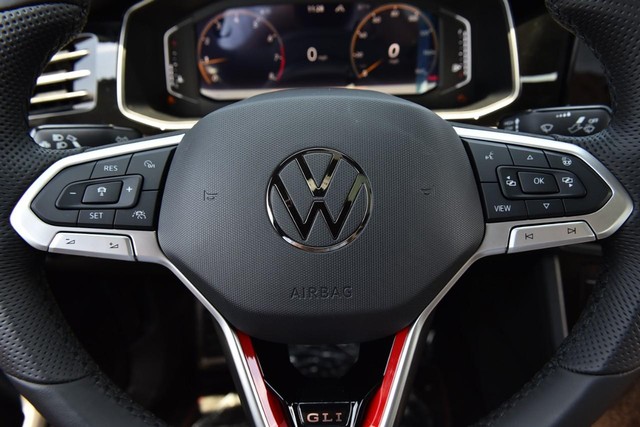 Volkswagen Jetta GLI Vehicle Image 19