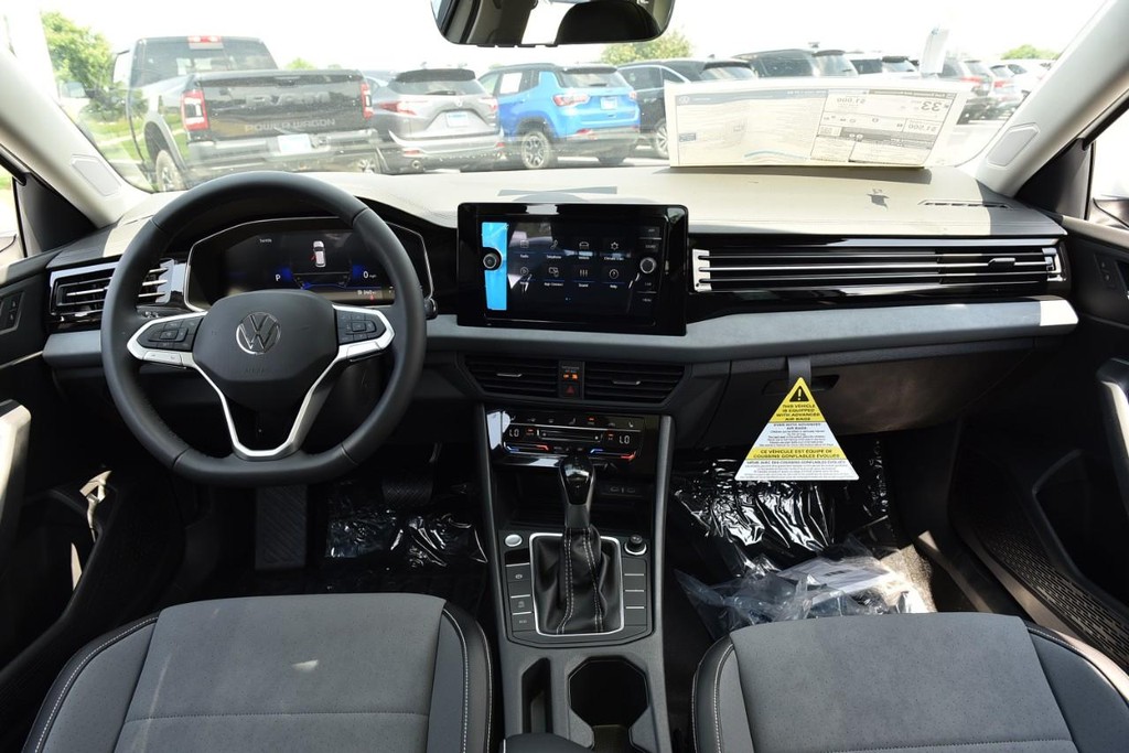 Volkswagen Jetta Vehicle Full-screen Gallery Image 7
