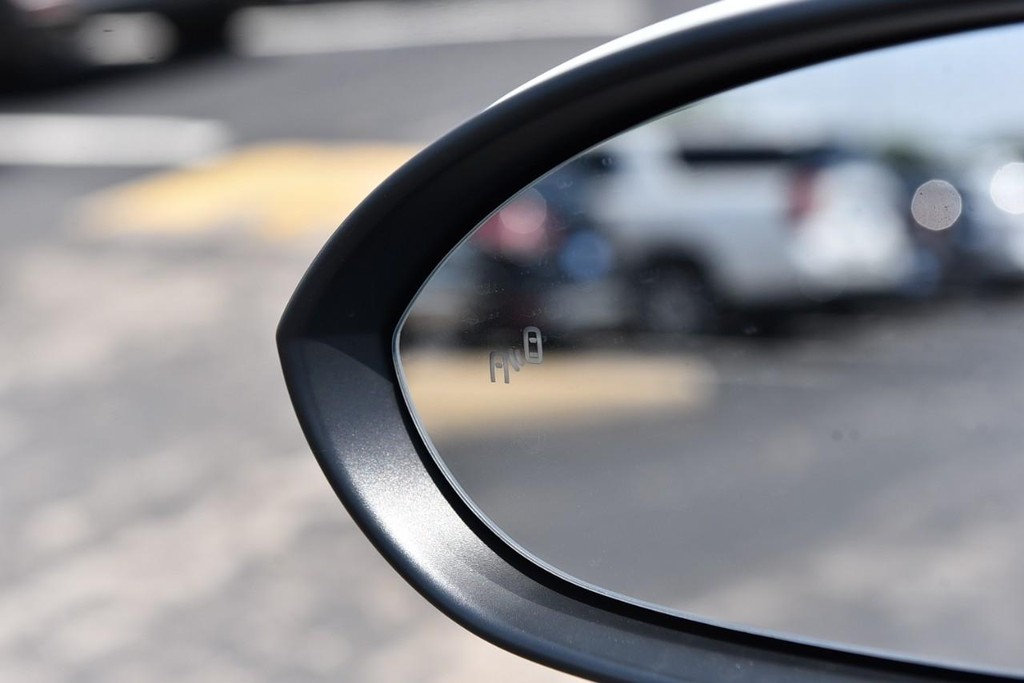 Volkswagen Jetta Vehicle Full-screen Gallery Image 10