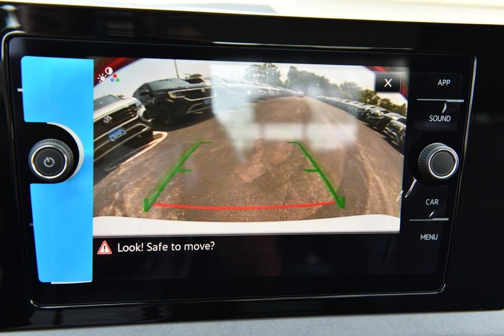 Volkswagen Jetta Vehicle Full-screen Gallery Image 13