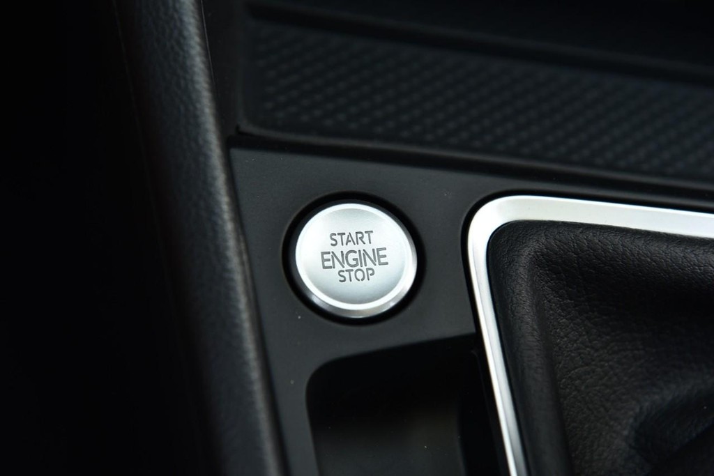Volkswagen Jetta Vehicle Full-screen Gallery Image 17