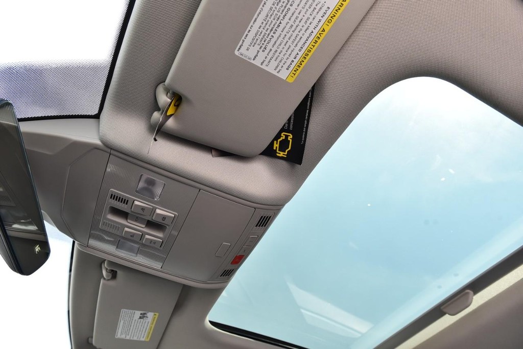 Volkswagen Jetta Vehicle Full-screen Gallery Image 22