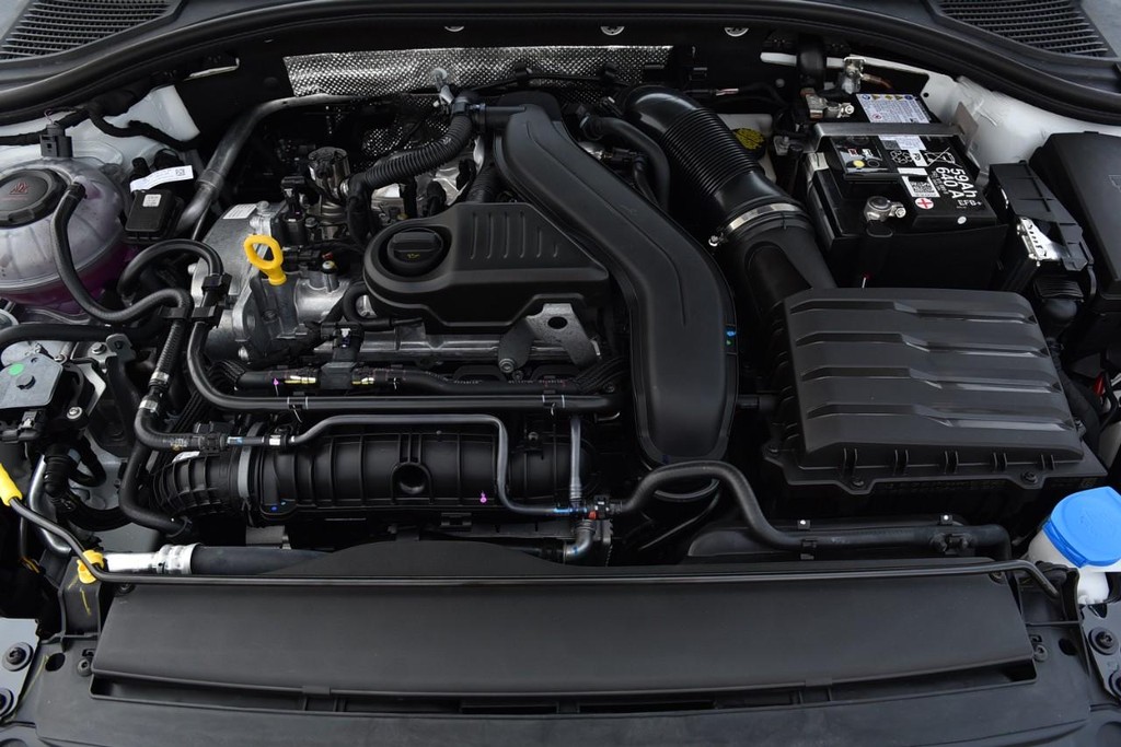 Volkswagen Jetta Vehicle Full-screen Gallery Image 25