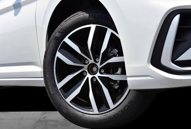 Volkswagen Jetta Vehicle Image 03