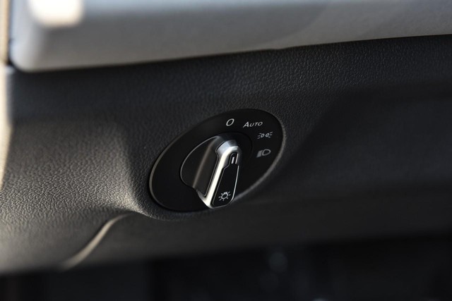 Volkswagen Jetta Vehicle Image 11