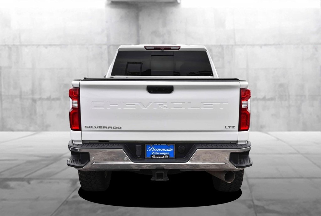 Chevrolet Silverado 2500HD Vehicle Full-screen Gallery Image 6