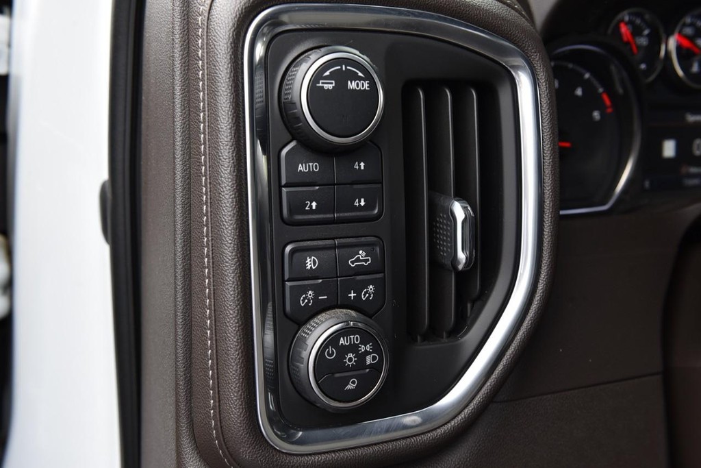 Chevrolet Silverado 2500HD Vehicle Full-screen Gallery Image 13
