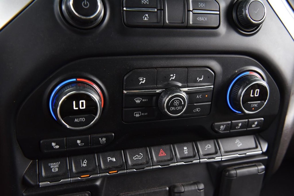 Chevrolet Silverado 2500HD Vehicle Full-screen Gallery Image 20