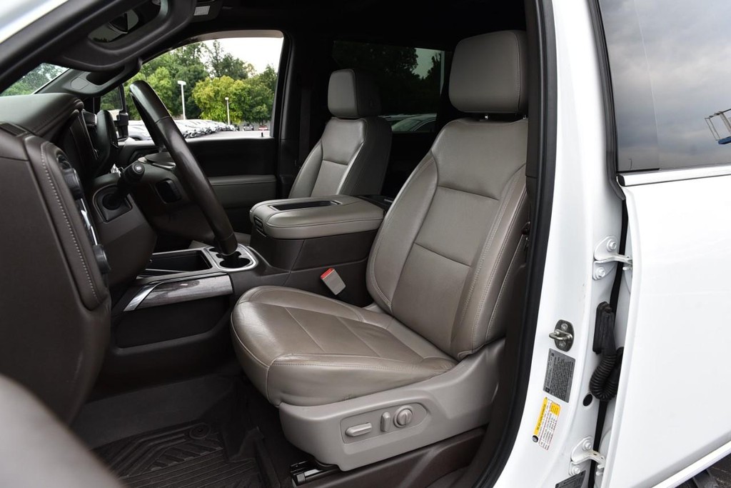 Chevrolet Silverado 2500HD Vehicle Full-screen Gallery Image 25
