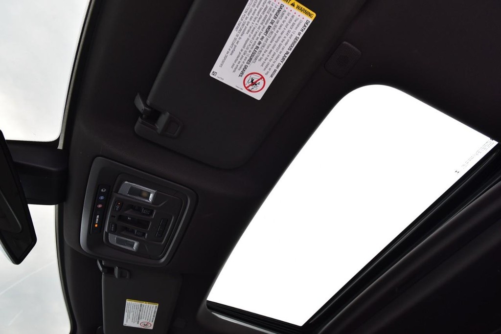 Chevrolet Silverado 2500HD Vehicle Full-screen Gallery Image 27