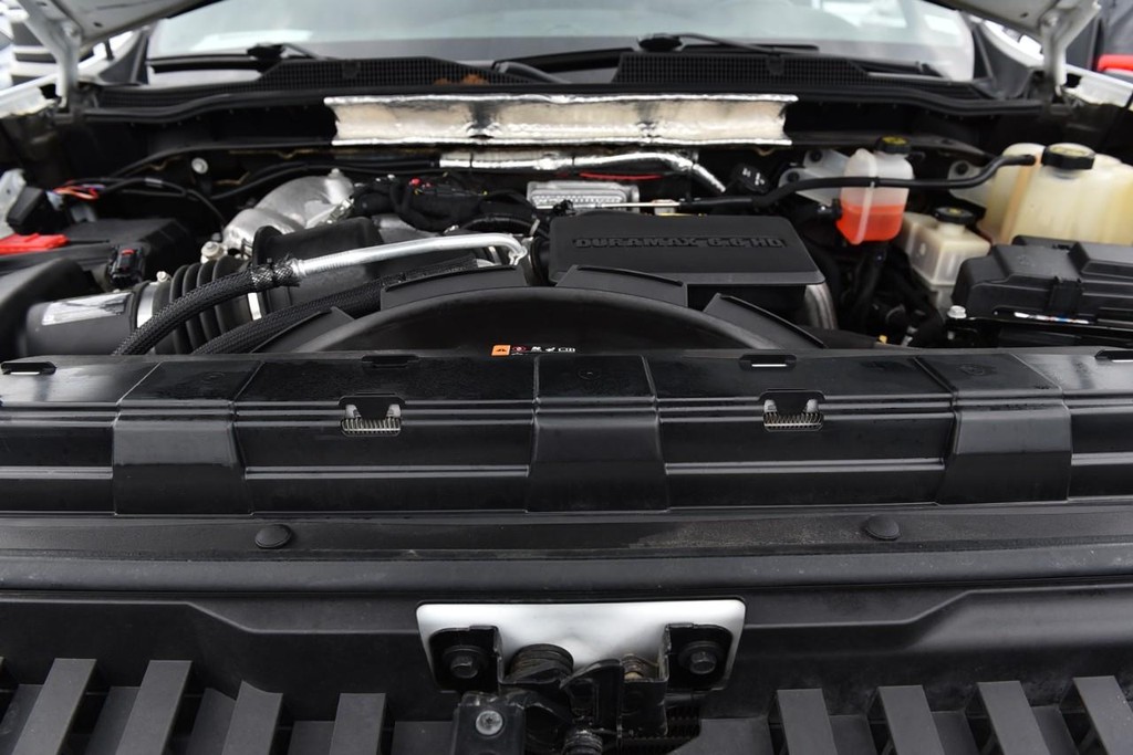 Chevrolet Silverado 2500HD Vehicle Full-screen Gallery Image 30