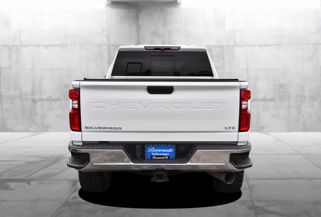 Chevrolet Silverado 2500HD Vehicle Image 06
