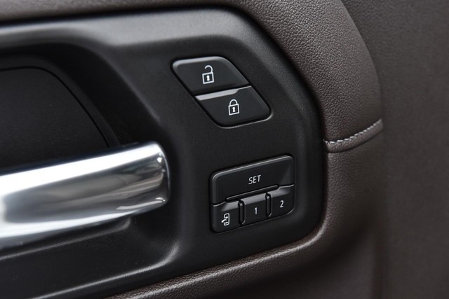 Chevrolet Silverado 2500HD Vehicle Image 11