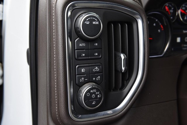 Chevrolet Silverado 2500HD Vehicle Image 13