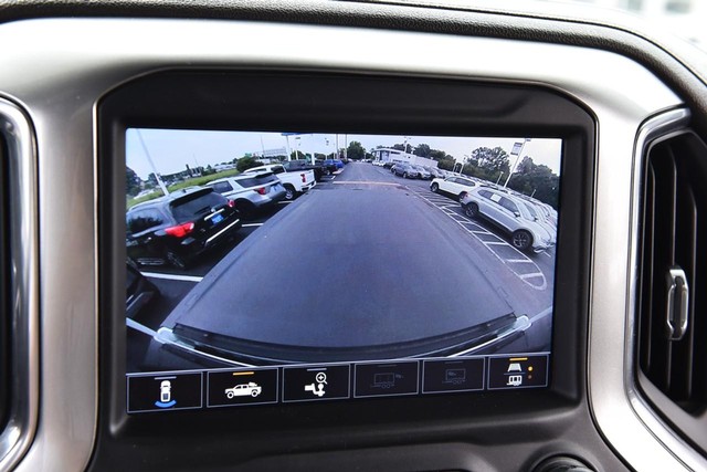 Chevrolet Silverado 2500HD Vehicle Image 16
