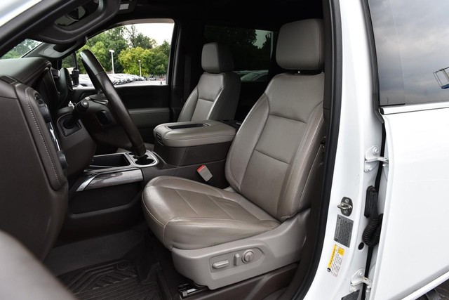 Chevrolet Silverado 2500HD Vehicle Image 25