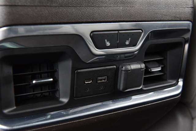 Chevrolet Silverado 2500HD Vehicle Image 29