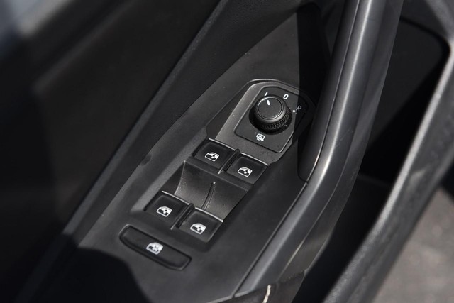 Volkswagen Jetta Vehicle Image 08
