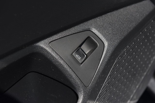 Volkswagen Jetta Vehicle Image 09