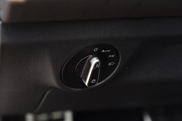 Volkswagen Jetta Vehicle Image 11