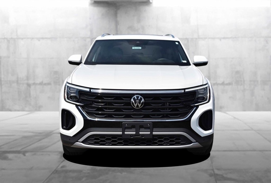 Volkswagen Atlas Cross Sport Vehicle Full-screen Gallery Image 4
