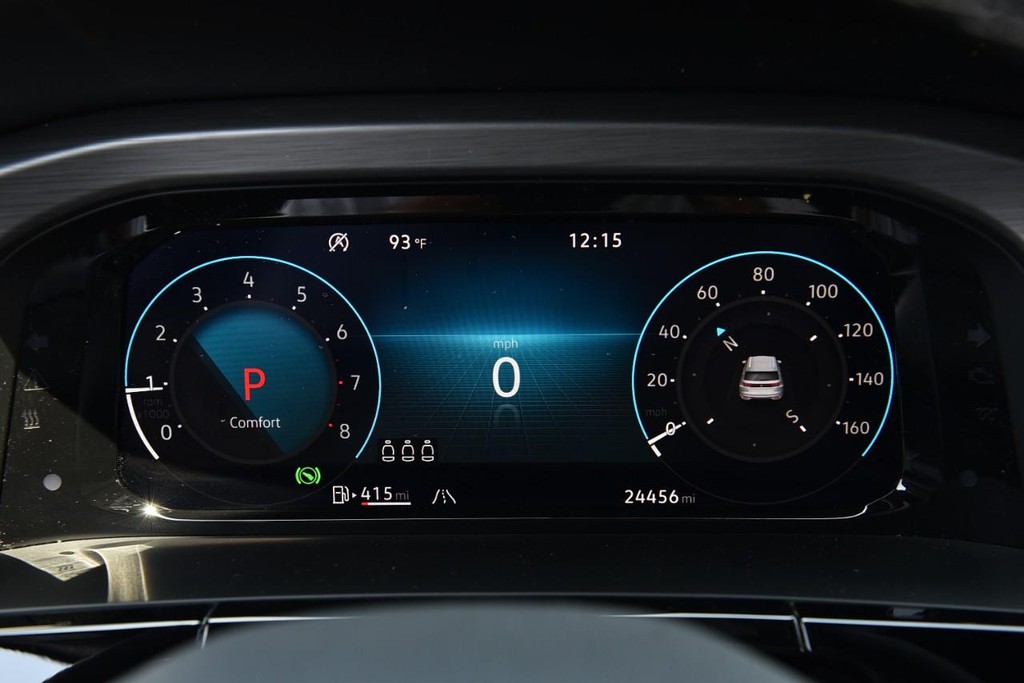 Volkswagen Atlas Cross Sport Vehicle Full-screen Gallery Image 12