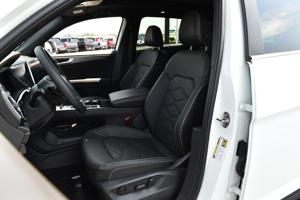 Volkswagen Atlas Cross Sport Vehicle Full-screen Gallery Image 19