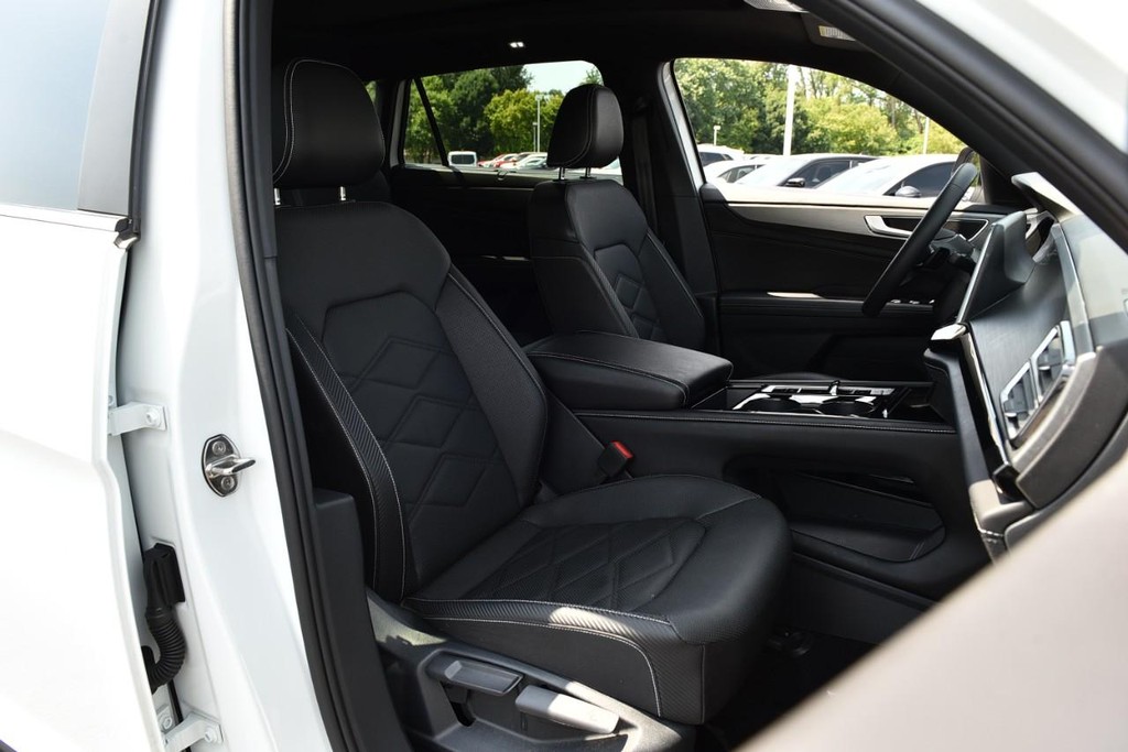 Volkswagen Atlas Cross Sport Vehicle Full-screen Gallery Image 20