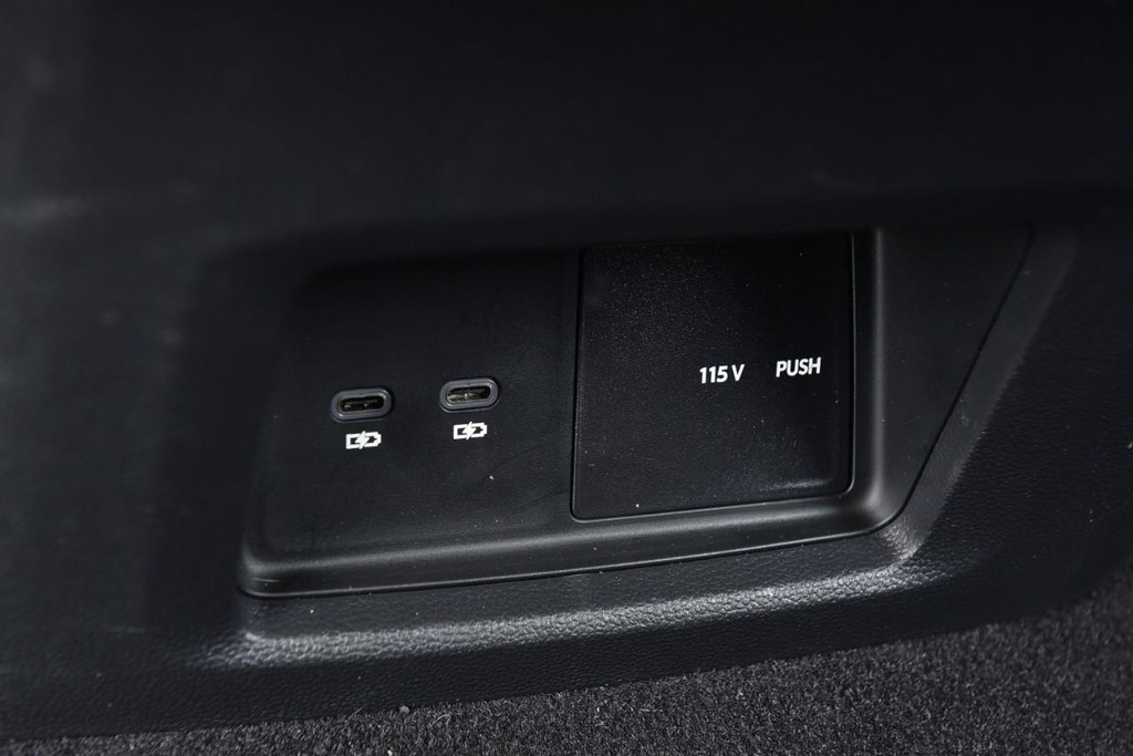 Volkswagen Atlas Cross Sport Vehicle Full-screen Gallery Image 24