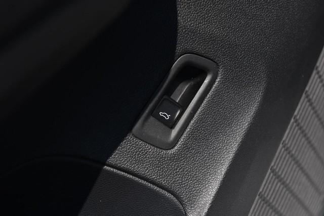 Volkswagen Atlas Cross Sport Vehicle Image 09