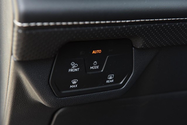 Volkswagen Atlas Cross Sport Vehicle Image 11