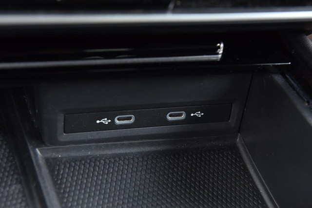 Volkswagen Atlas Cross Sport Vehicle Image 16