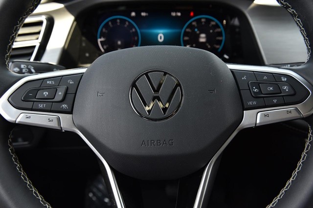 Volkswagen Atlas Cross Sport Vehicle Image 18