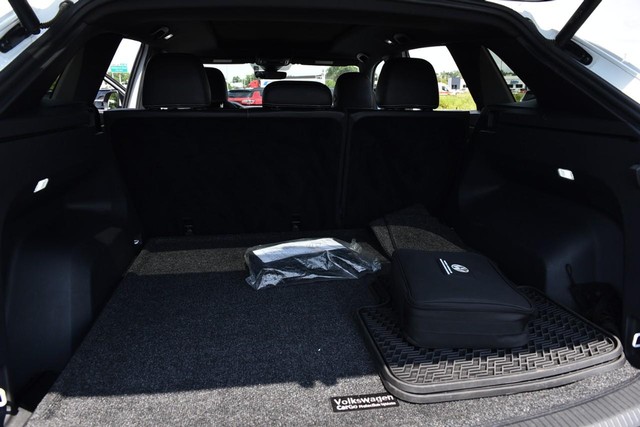 Volkswagen Atlas Cross Sport Vehicle Image 25
