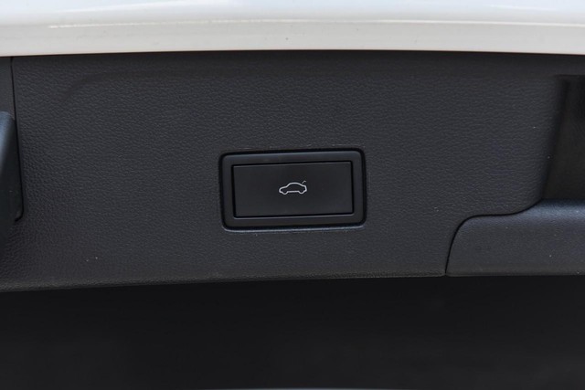 Volkswagen Atlas Cross Sport Vehicle Image 26