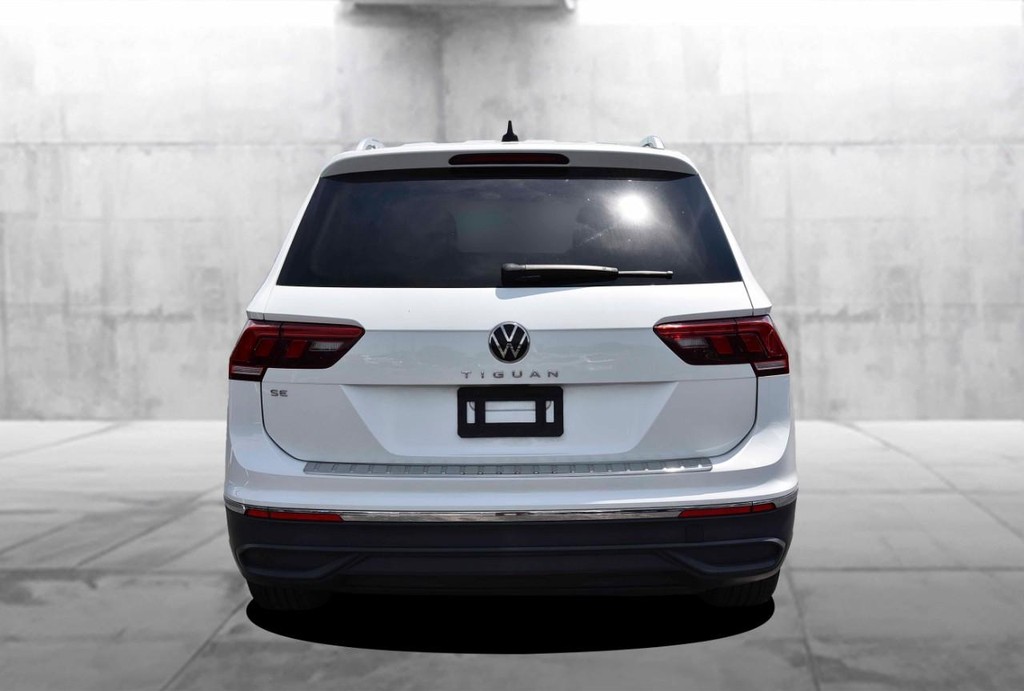 Volkswagen Tiguan Vehicle Full-screen Gallery Image 6