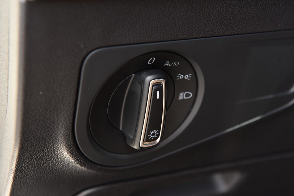 Volkswagen Tiguan Vehicle Full-screen Gallery Image 10