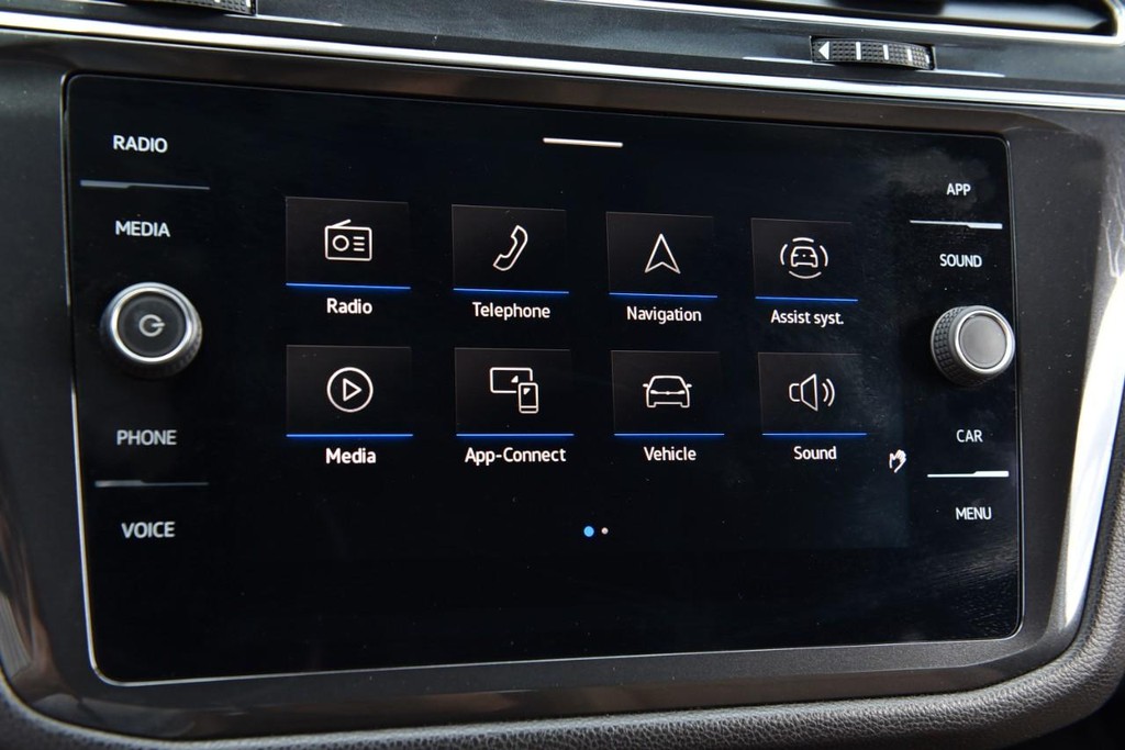 Volkswagen Tiguan Vehicle Full-screen Gallery Image 13
