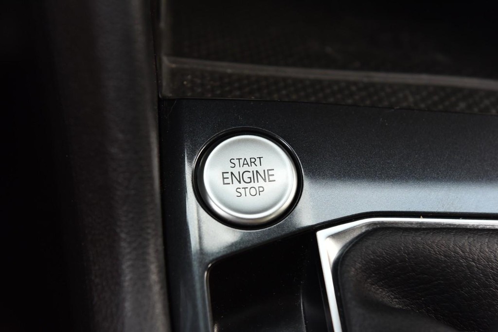 Volkswagen Tiguan Vehicle Full-screen Gallery Image 16