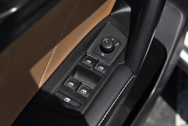 Volkswagen Tiguan Vehicle Image 08
