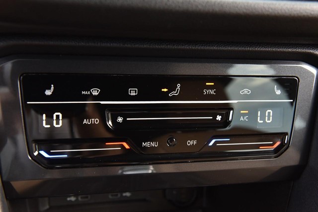 Volkswagen Tiguan Vehicle Image 14